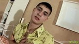 Twink Dimitry wichst mit Dildo snapshot 2