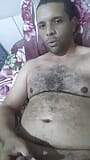 Jeune Ours montre son visage, son corps et se masturbe allongé sur son lit 2 snapshot 13