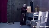 Fester dan Aurora Snow Addams Parodi snapshot 2