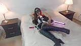 Болезненный пасынок снимает на видео свою мачеху на Хэллоуин, пока она мастурбирует своими дилдо snapshot 1