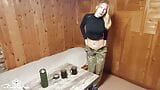 Seksowna blondynka palcuje mokrą cipkę i bawi się do orgazmu z kobieciarzem snapshot 7