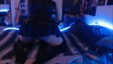 Raver femboy neukt kont met glowsticks snapshot 2