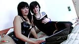 Gadis Asia milf bercinta dengan gadis emo dan pria brutal snapshot 1