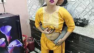 साली के सेक्सी शरीर द्वारा बहकाए गए ...
