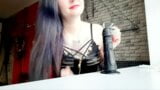 Dominatrix Nika fura o vibrador com agulhas. snapshot 7