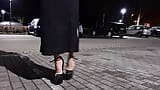 Crossdresser pisst in seine glänzende Strumpfhose mit ultra hohen High Heels snapshot 10