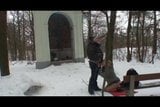 Joven rubia follada para abuelo en la nieve snapshot 11