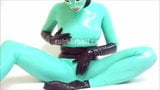 Jade и черная резиновая кукла в полностью латексном вольере snapshot 5