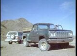 Vintage - cowboy scopano nel letto del camion snapshot 4