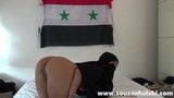 Арабская девушка в хиджабе показывает задницу и киску snapshot 1