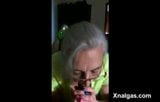 Oma wil ook de grote zwarte lul! snapshot 8