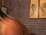 Une MILF blonde baise un mec avec un gode ceinture pendant qu'il suce une bite snapshot 13