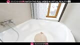 La coquine Angie Elif dans une gorge profonde dans la salle de bain et baise brutale en VR. snapshot 10