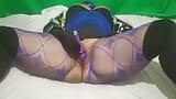 Geile ehefrau chanell squirtet masturbation auf dem bett des freundes ihres ehemanns snapshot 5