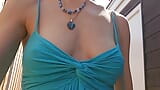 ¿Soy una chica mala para mostrar mis tetas en público? snapshot 3