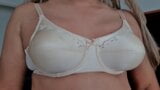 Soutien-gorge nu en nylon ptex 34c, seins qui rebondissent snapshot 2