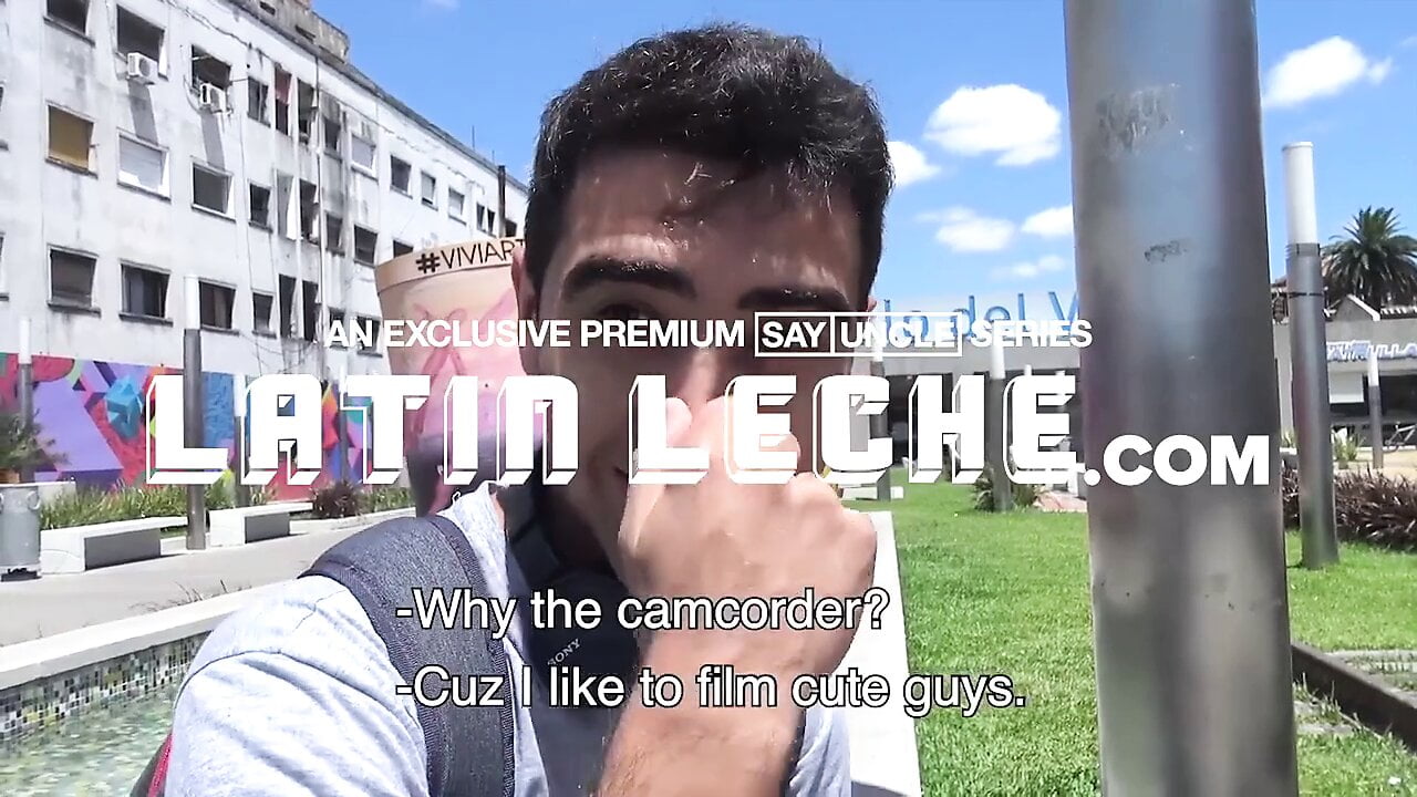 拉丁青少年男孩吮吸陌生人的鸡巴