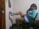 Cum en vestido aguamarina y tacones. snapshot 14