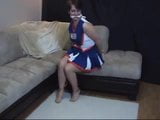 Cheerleader auf Couch gefesselt snapshot 3