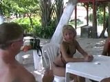 Gedeelde vrouw op vakantie snapshot 3