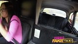 महिला नकली टैक्सी बारबरा बीबर बिल्ली भुगतान योजना देता है snapshot 1