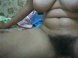 Chica asiática muestra su coño peludo y grandes tetas en la webcam snapshot 14