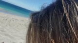 Fette Hure lutscht Schwanz am FKK-Strand und nimmt schnellen Creampie snapshot 1