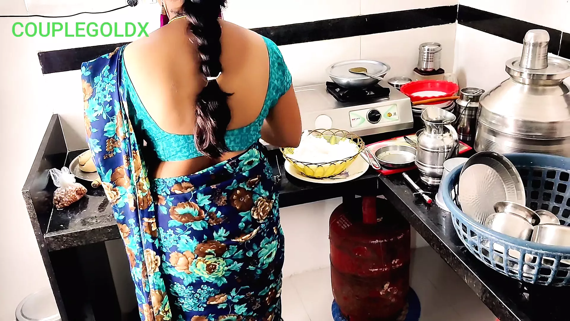 Kichen sex )6) Mami khana khane baithi hai jab tak chod lete hai | xHamster