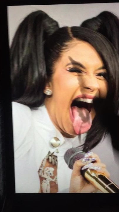 Cardi b je zničena