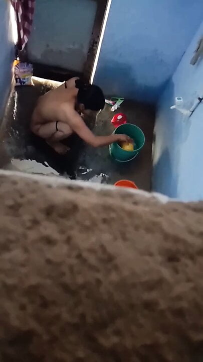 Desi bhabhi batharoom nangi