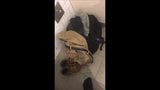 Atrapado masturbándose en baño público snapshot 1