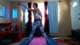 Forța șoldului, întindere interioară a mobilității coapsei, pentru iubitorii de pantaloni de yoga snapshot 8