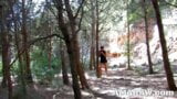 La latina jana montada baise dans les bois comme une renarde snapshot 1