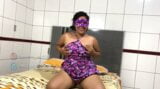 Une adolescente pulpeuse exhibe ses courbes énormes et joue avec ses seins - Milena Mars snapshot 3
