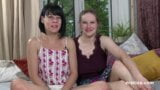 Nadine & Marie schenken einander ein klitorales Erdbeben snapshot 2