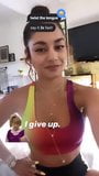 Vanessa hudgens melakukan twister lidah di tiktok, 12-05-2020 snapshot 4