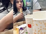 Prendo la mia bella ragazza a mangiare al mcdonald's snapshot 3