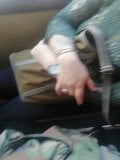 Les seins d'une femme mature dans un bus snapshot 6