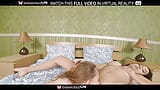 Соло дівчина Ніка і Регіна Муншайн жорстко мастурбував на ліжку в 4k. snapshot 6