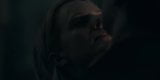 Elisabeth moss - il racconto dell&#39;ancella s02e02 (senza musica) snapshot 3