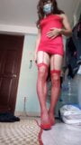 Crossdresser se corre en vestido corto snapshot 5