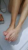 Fétichisme des pieds sous la douche de mes pieds sexy snapshot 7