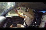 Parpadeando desnuda en mi auto yendo a un gangbang snapshot 1