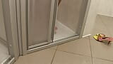 Ein freches russisches Schätzchen wurde gefickt, nachdem sie ihren Körper geputzt hatte snapshot 2