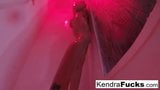 Kendra Cole neemt een sexy douche! snapshot 6