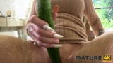 Mature4k. la salade juteuse d'une femme mature snapshot 9