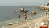 La dea magra si fa scopare il culo sulla spiaggia snapshot 4