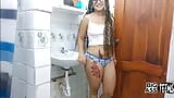 Sexo casual entre hijastro y su madrastra tras encontrarlo en el baño masturbandose y decide ayudarlo dejando que le meta la verga por el cu snapshot 1