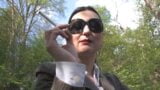 Lady Victoria Valente: sulla panchina nella foresta snapshot 2