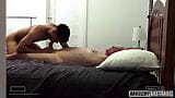 Virgin Jock laat papa hem zonder condoom creampie geven snapshot 3